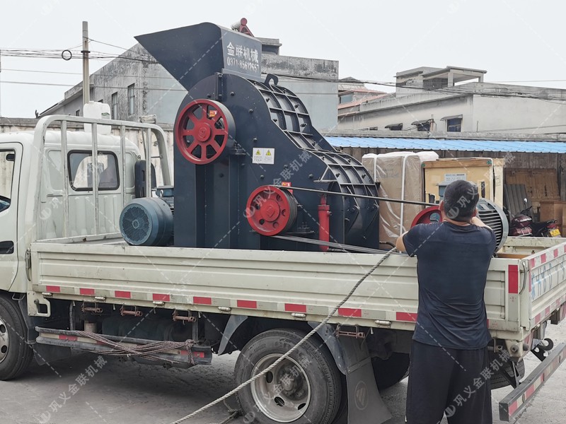雙級(jí)無篩底粉碎機(jī),無篩底破碎機(jī)價(jià)格